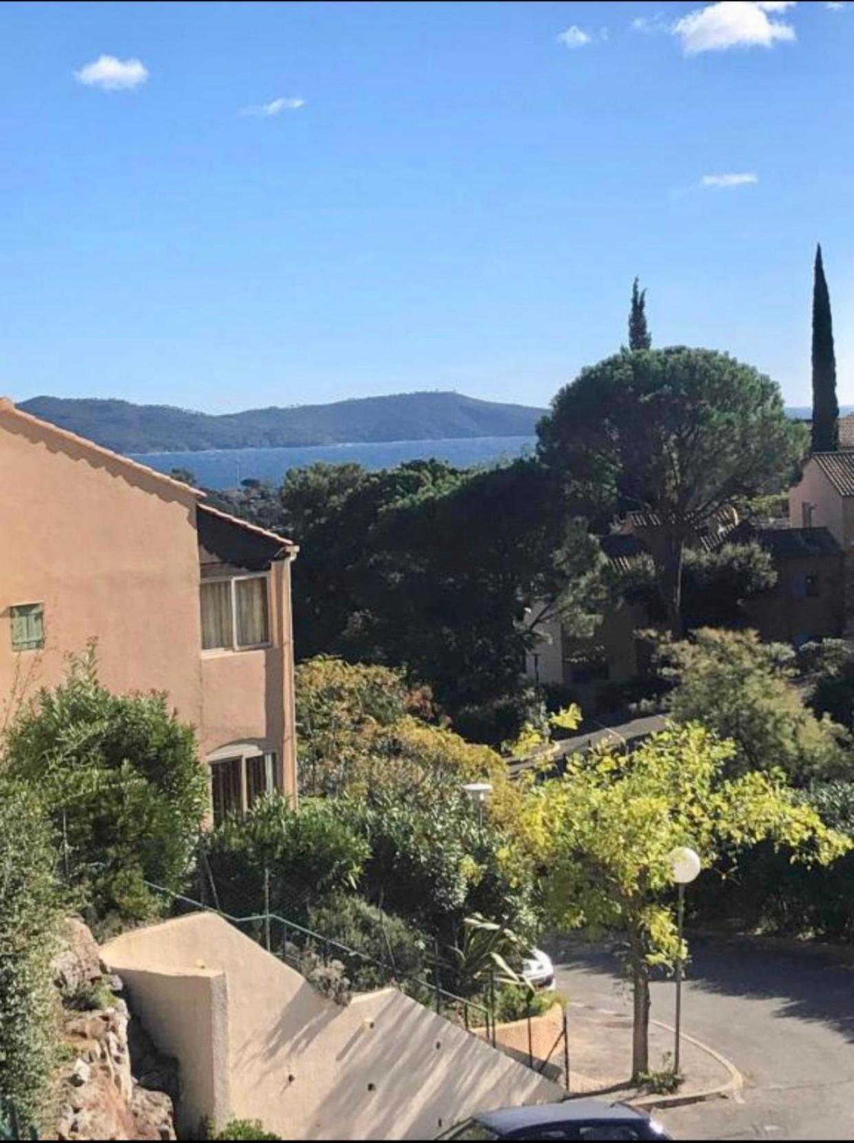Cavalaire Vue Mer Au Loin Maisonnette Tout Equipee Pour 4 Personnes Avec Piscine Clim Wifi Velos Tv Barbecues Eksteriør billede