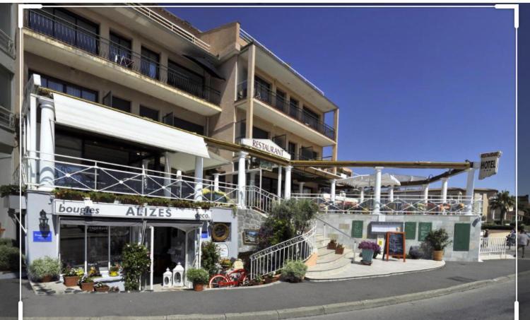 Cavalaire Vue Mer Au Loin Maisonnette Tout Equipee Pour 4 Personnes Avec Piscine Clim Wifi Velos Tv Barbecues Eksteriør billede