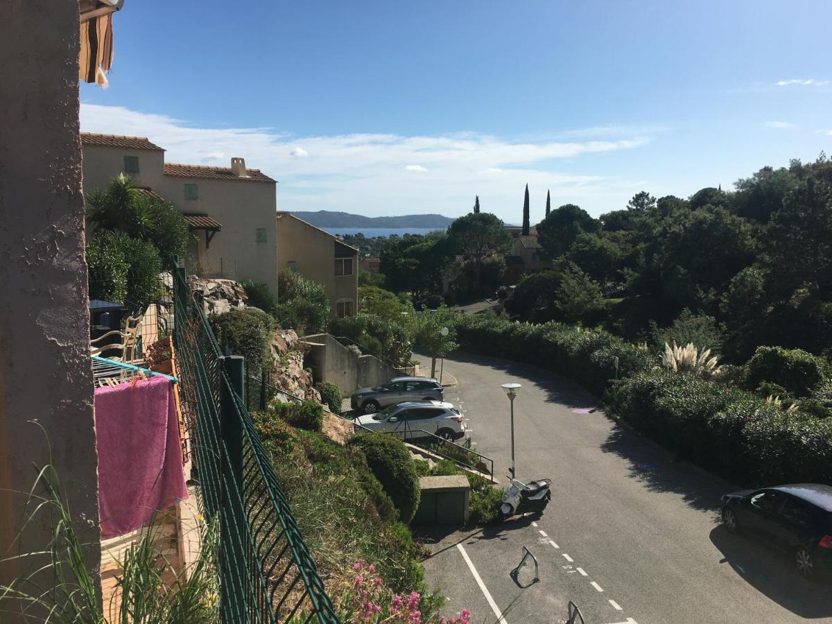 Cavalaire Vue Mer Au Loin Maisonnette Tout Equipee Pour 4 Personnes Avec Piscine Clim Wifi Velos Tv Barbecues Eksteriør billede