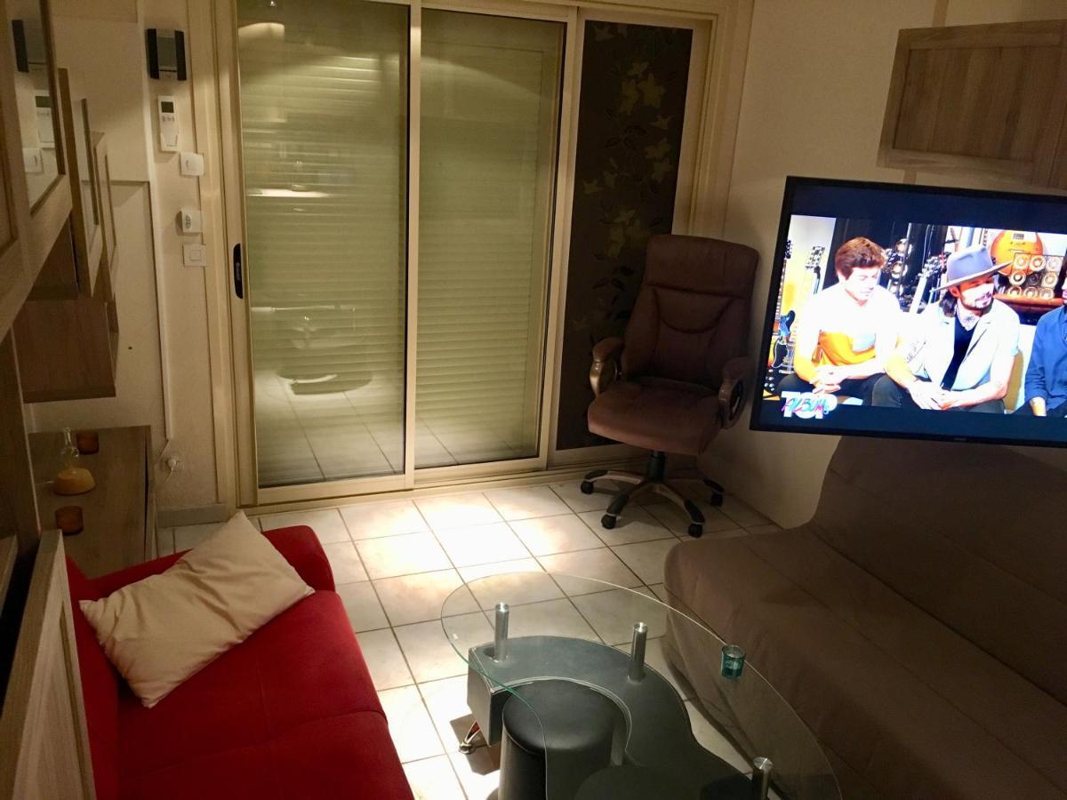 Cavalaire Vue Mer Au Loin Maisonnette Tout Equipee Pour 4 Personnes Avec Piscine Clim Wifi Velos Tv Barbecues Eksteriør billede