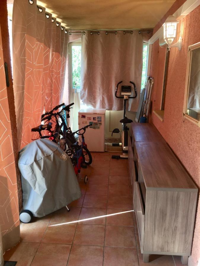 Cavalaire Vue Mer Au Loin Maisonnette Tout Equipee Pour 4 Personnes Avec Piscine Clim Wifi Velos Tv Barbecues Eksteriør billede