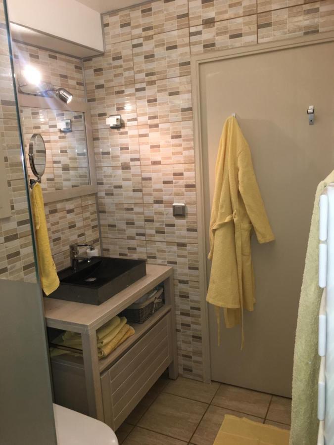 Cavalaire Vue Mer Au Loin Maisonnette Tout Equipee Pour 4 Personnes Avec Piscine Clim Wifi Velos Tv Barbecues Eksteriør billede