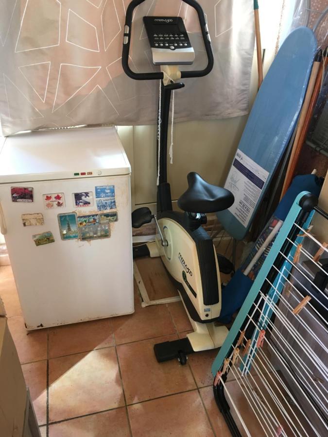 Cavalaire Vue Mer Au Loin Maisonnette Tout Equipee Pour 4 Personnes Avec Piscine Clim Wifi Velos Tv Barbecues Eksteriør billede