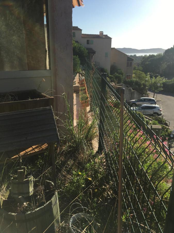 Cavalaire Vue Mer Au Loin Maisonnette Tout Equipee Pour 4 Personnes Avec Piscine Clim Wifi Velos Tv Barbecues Eksteriør billede