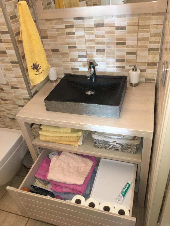 Cavalaire Vue Mer Au Loin Maisonnette Tout Equipee Pour 4 Personnes Avec Piscine Clim Wifi Velos Tv Barbecues Eksteriør billede