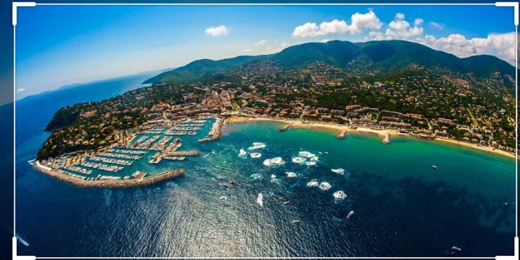 Cavalaire Vue Mer Au Loin Maisonnette Tout Equipee Pour 4 Personnes Avec Piscine Clim Wifi Velos Tv Barbecues Eksteriør billede