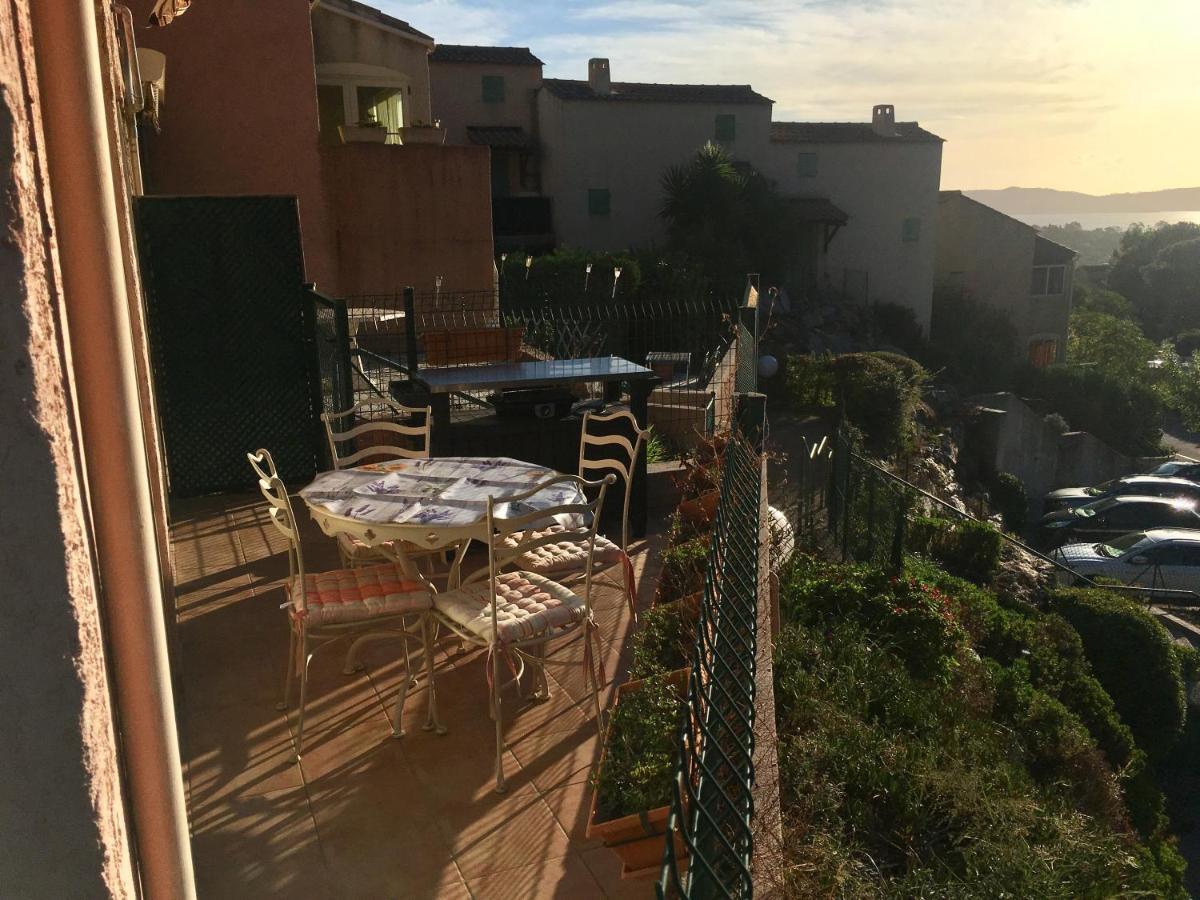 Cavalaire Vue Mer Au Loin Maisonnette Tout Equipee Pour 4 Personnes Avec Piscine Clim Wifi Velos Tv Barbecues Eksteriør billede