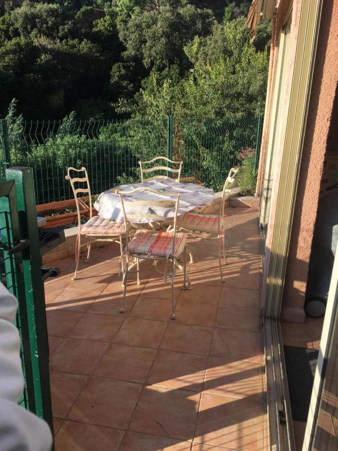 Cavalaire Vue Mer Au Loin Maisonnette Tout Equipee Pour 4 Personnes Avec Piscine Clim Wifi Velos Tv Barbecues Eksteriør billede