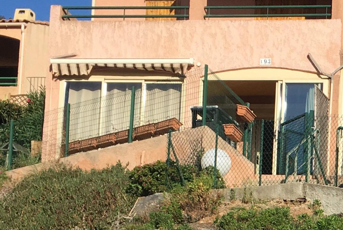 Cavalaire Vue Mer Au Loin Maisonnette Tout Equipee Pour 4 Personnes Avec Piscine Clim Wifi Velos Tv Barbecues Eksteriør billede